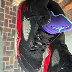 Air Jordan’s black size 7.5